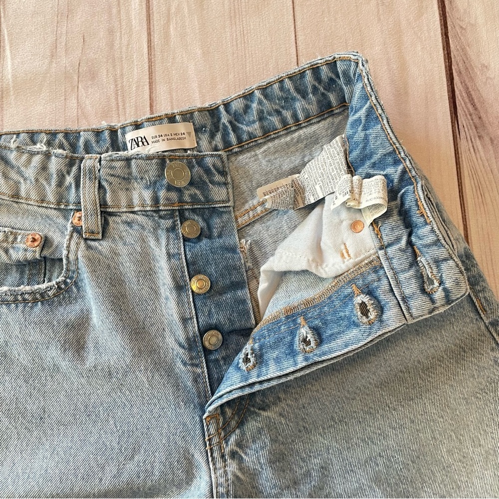Zara Straight Leg Jeans Women’s 2 Blue Light Wash Button Fly Distressed Fringed - Picture 12 of 16